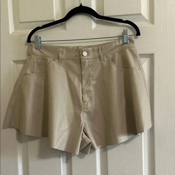 BlankNYC High Waisted Raw Cut Shorts - Size 29 NWT Faux Leather Flare - Picture 3 of 5